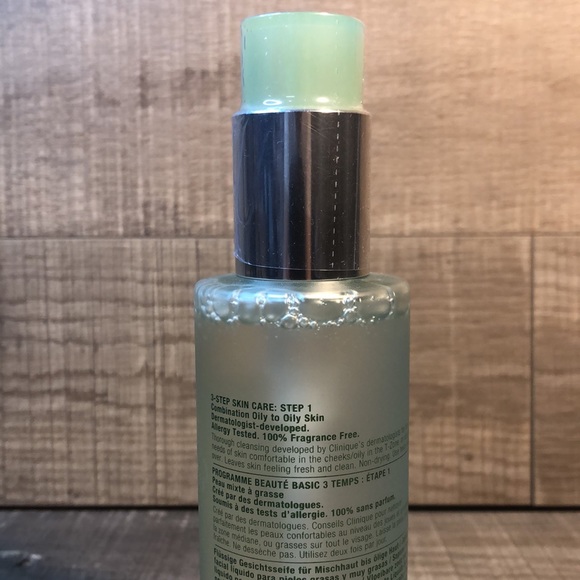 Clinique - Liquid Facial Soap Oily Skin Formula - Picture 2 of 4